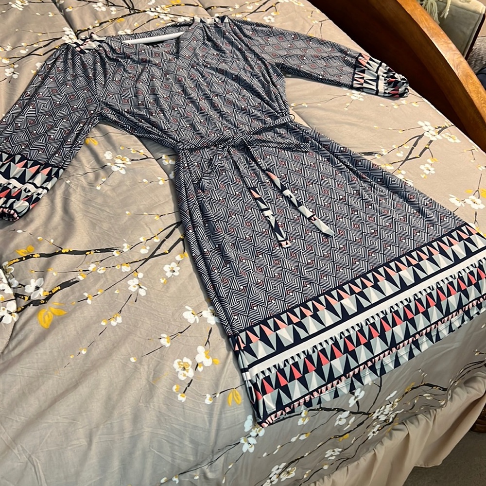 Size 12 polyester/spandex dress, great condition/no rips, stains or tears